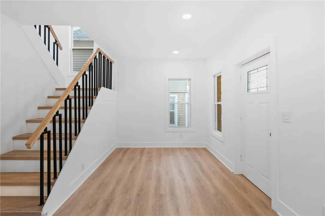 288 Emerson Street, Rochester, New York 14613, Rochester, New York 14613, 4 Bedrooms Bedrooms, 8 Rooms Rooms,2 BathroomsBathrooms,Residential,Closed,288 Emerson Street, Rochester, New York 14613,0,R1626813