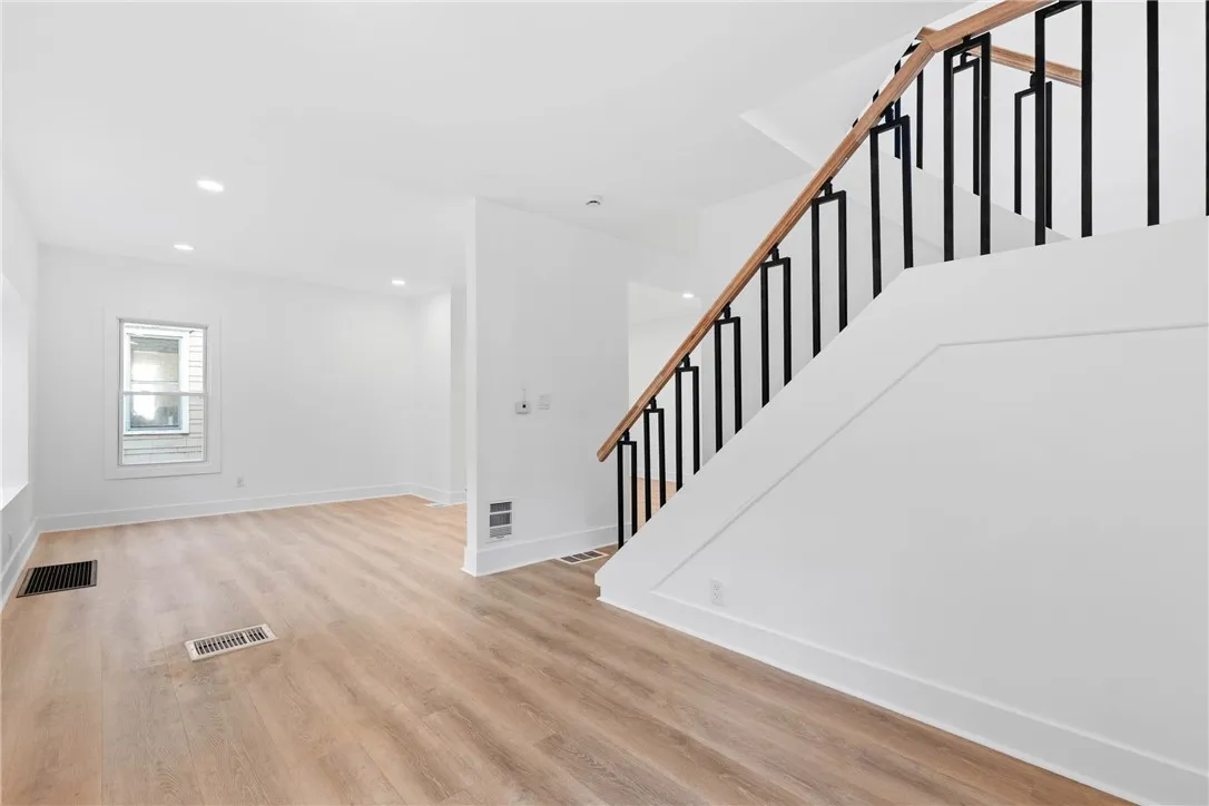 288 Emerson Street, Rochester, New York 14613, Rochester, New York 14613, 4 Bedrooms Bedrooms, 8 Rooms Rooms,2 BathroomsBathrooms,Residential,Closed,288 Emerson Street, Rochester, New York 14613,0,R1626813
