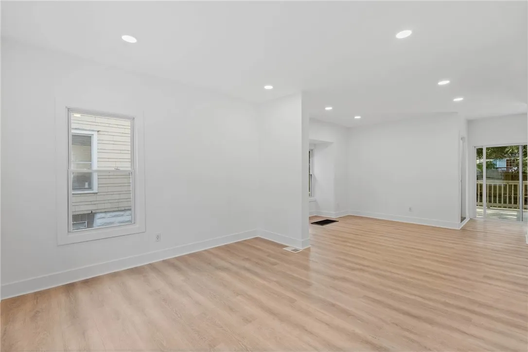 288 Emerson Street, Rochester, New York 14613, Rochester, New York 14613, 4 Bedrooms Bedrooms, 8 Rooms Rooms,2 BathroomsBathrooms,Residential,Closed,288 Emerson Street, Rochester, New York 14613,0,R1626813