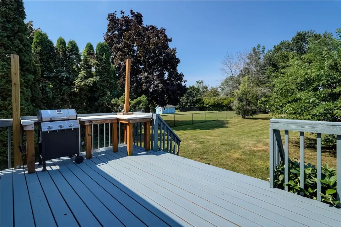 Large deck for entertaining!