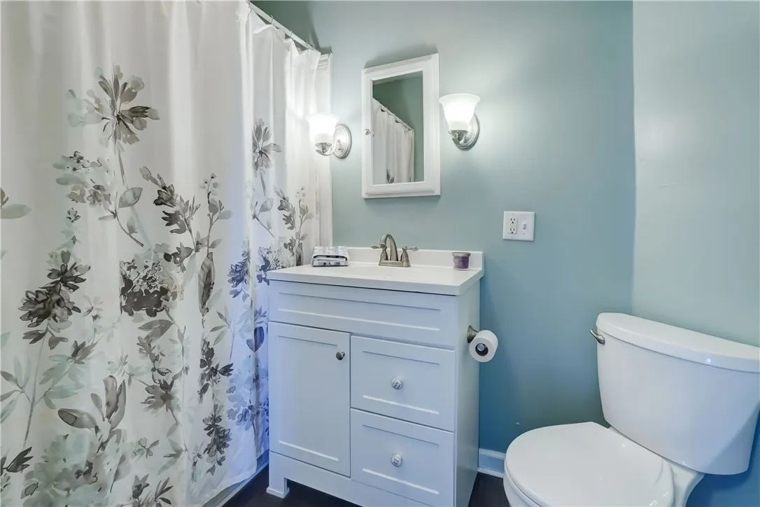 Upstairs full bath!