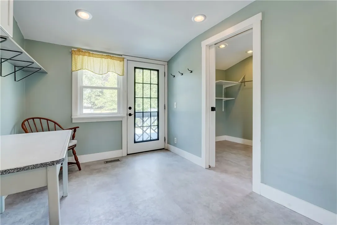 \"Mud Room/Drop Room\"/Office space!