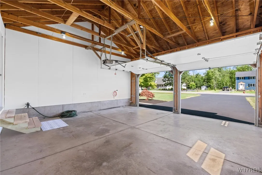 Two-car garage &​​‌​​​​‌​​‌‌​‌‌​​​‌‌​‌​‌​‌​​​‌​​ mandoor