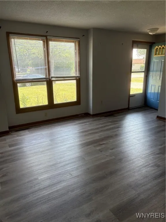 337 Hartford Road, Amherst, New York 14226, Amherst, New York 14226, 3 Bedrooms Bedrooms, 5 Rooms Rooms,1 BathroomBathrooms,Residential Lease,For Rent,337 Hartford Road, Amherst, New York 14226,B1626972
