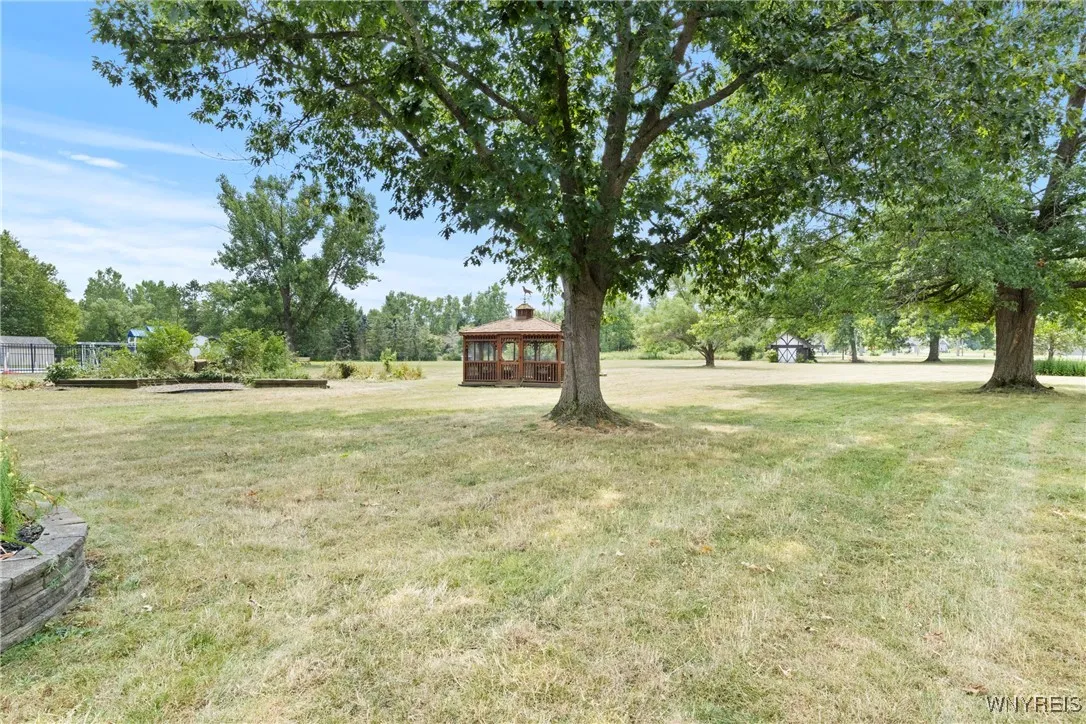 461 Elma Meadow Lane, Elma, New York 14059, Elma, New York 14059, 4 Bedrooms Bedrooms, 10 Rooms Rooms,2 BathroomsBathrooms,Residential,Closed,461 Elma Meadow Lane, Elma, New York 14059,0,B1626171