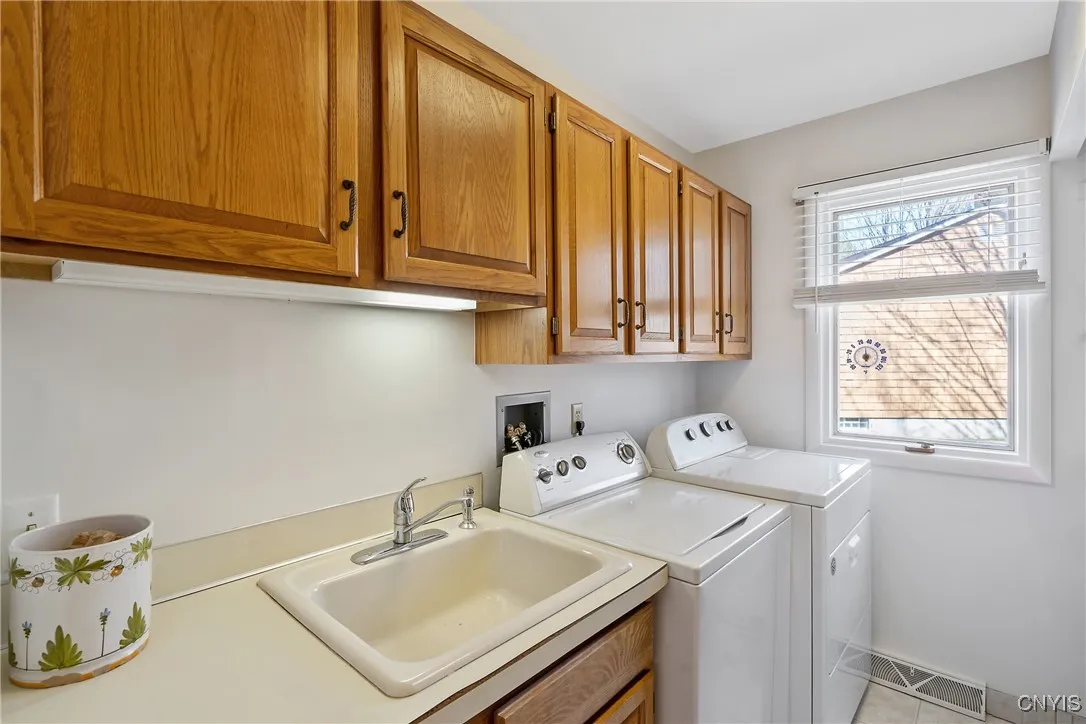 5315 Poster Lane, Dewitt, New York 13066, De Witt, New York 13066, 2 Bedrooms Bedrooms, 8 Rooms Rooms,2 BathroomsBathrooms,Residential,Closed,5315 Poster Lane, Dewitt, New York 13066,0,S1624885