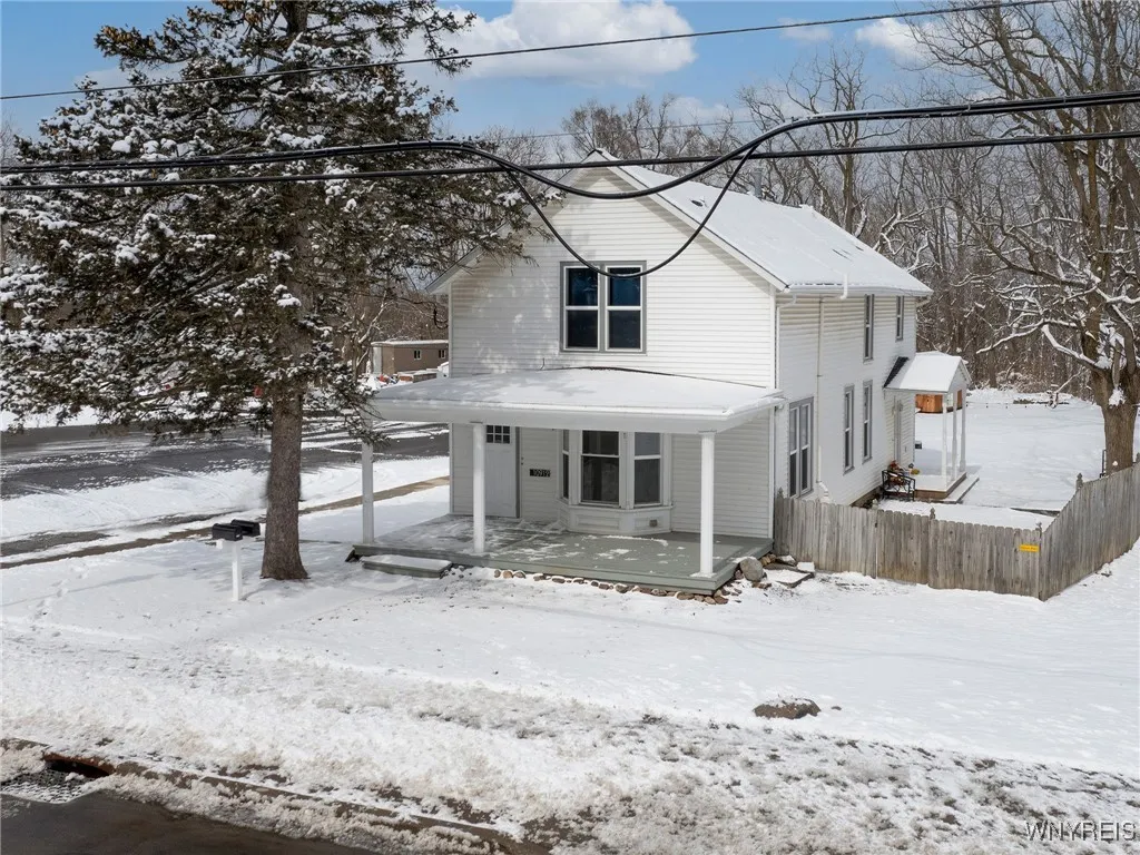 10912 Main Street, Clarence, New York 14031, Clarence, New York 14031, 4 Bedrooms Bedrooms, ,3 BathroomsBathrooms,Residential,For Sale,10912 Main Street, Clarence, New York 14031,B1627065