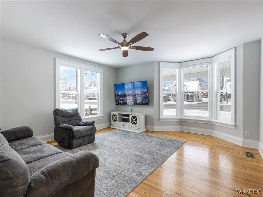 10912 Main Street, Clarence, New York 14031, Clarence, New York 14031, 4 Bedrooms Bedrooms, ,3 BathroomsBathrooms,Residential,For Sale,10912 Main Street, Clarence, New York 14031,B1627065