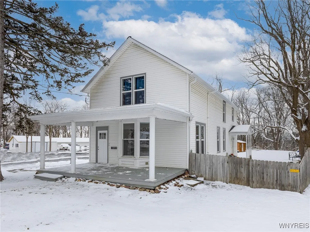 10912 Main Street, Clarence, New York 14031, Clarence, New York 14031, 4 Bedrooms Bedrooms, ,3 BathroomsBathrooms,Residential,For Sale,10912 Main Street, Clarence, New York 14031,B1627065
