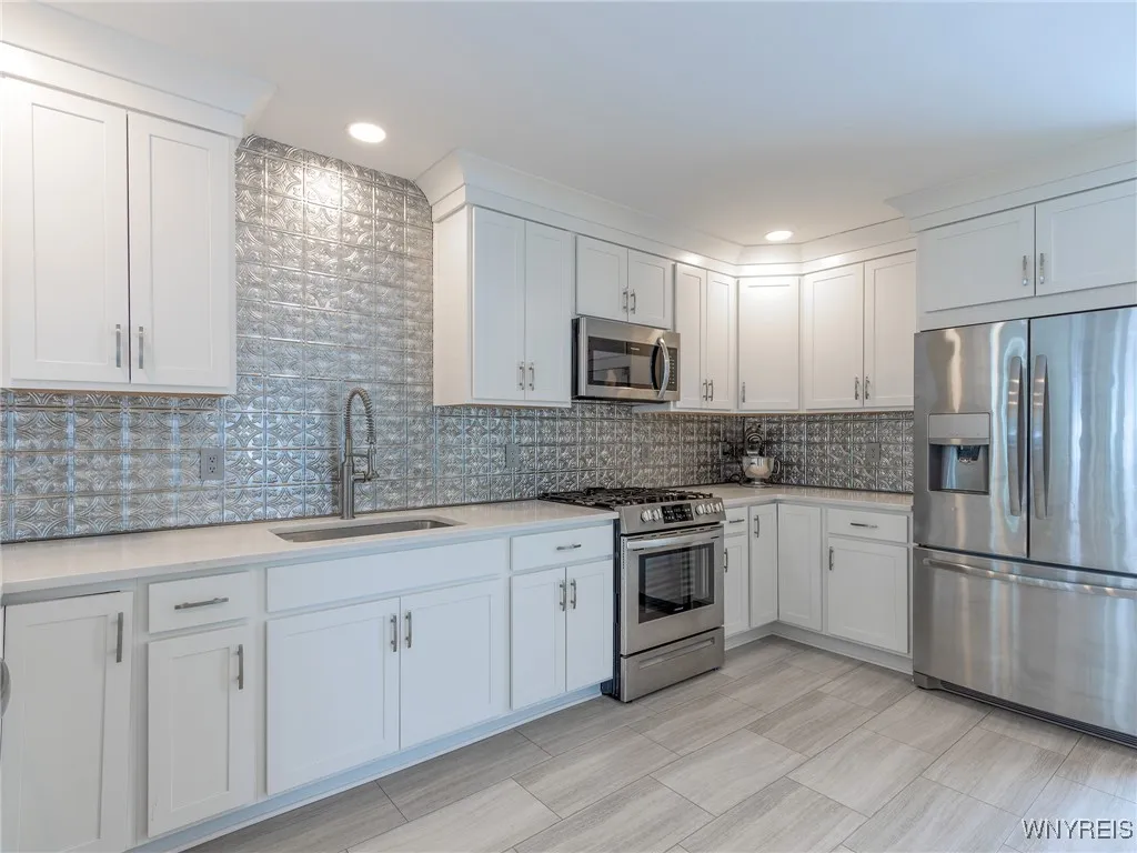 10912 Main Street, Clarence, New York 14031, Clarence, New York 14031, 4 Bedrooms Bedrooms, ,3 BathroomsBathrooms,Residential,For Sale,10912 Main Street, Clarence, New York 14031,B1627065