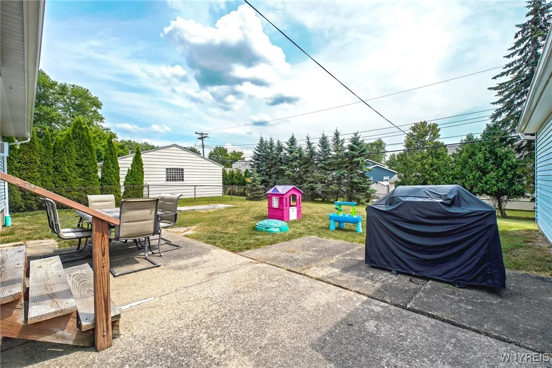 681 East And West Road, West Seneca, New York 1422, West Seneca, New York 14224, 3 Bedrooms Bedrooms, 6 Rooms Rooms,1 BathroomBathrooms,Residential,Closed,681 East And West Road, West Seneca, New York 1422,0,B1624198
