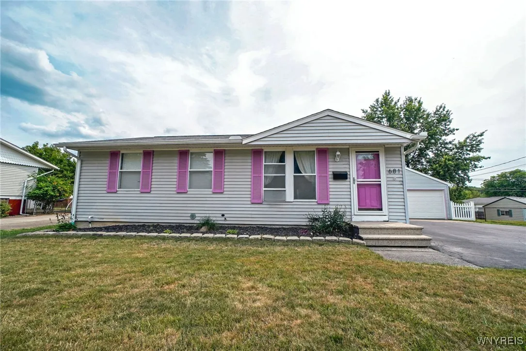 681 East And West Road, West Seneca, New York 1422, West Seneca, New York 14224, 3 Bedrooms Bedrooms, 6 Rooms Rooms,1 BathroomBathrooms,Residential,Closed,681 East And West Road, West Seneca, New York 1422,0,B1624198