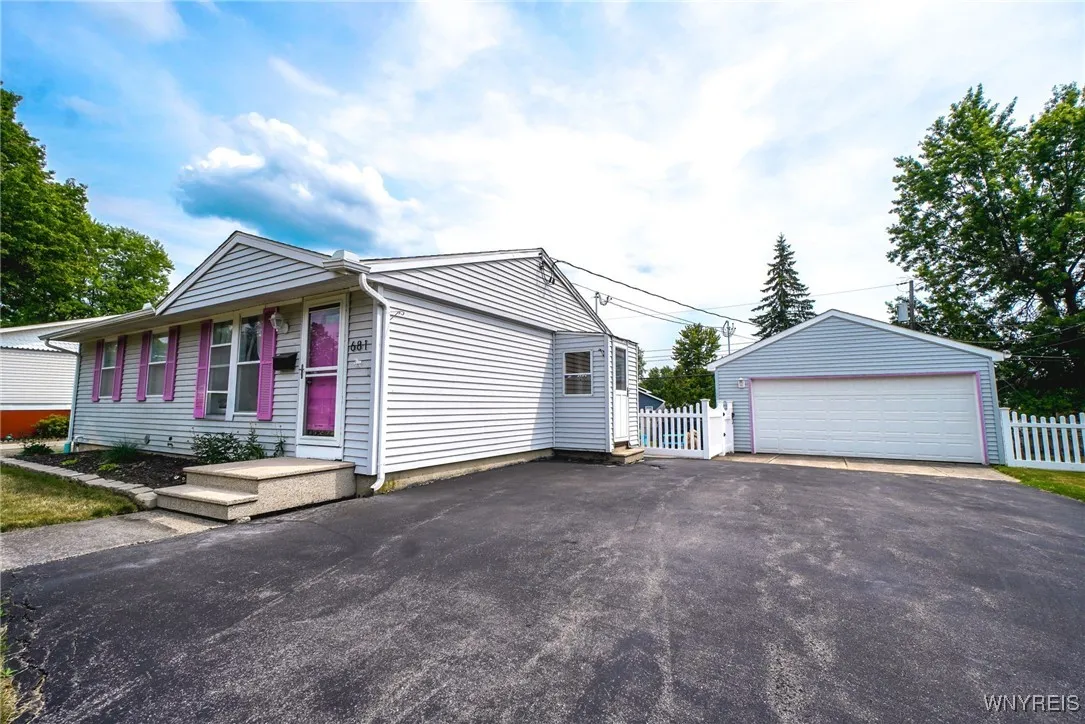 681 East And West Road, West Seneca, New York 1422, West Seneca, New York 14224, 3 Bedrooms Bedrooms, 6 Rooms Rooms,1 BathroomBathrooms,Residential,Closed,681 East And West Road, West Seneca, New York 1422,0,B1624198