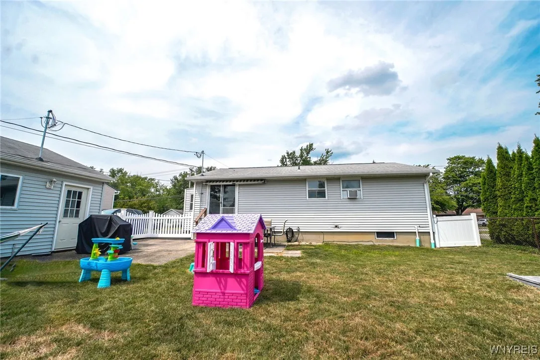 681 East And West Road, West Seneca, New York 1422, West Seneca, New York 14224, 3 Bedrooms Bedrooms, 6 Rooms Rooms,1 BathroomBathrooms,Residential,Closed,681 East And West Road, West Seneca, New York 1422,0,B1624198