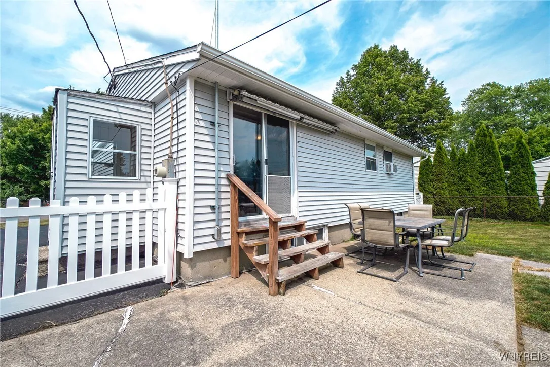 681 East And West Road, West Seneca, New York 1422, West Seneca, New York 14224, 3 Bedrooms Bedrooms, 6 Rooms Rooms,1 BathroomBathrooms,Residential,Closed,681 East And West Road, West Seneca, New York 1422,0,B1624198