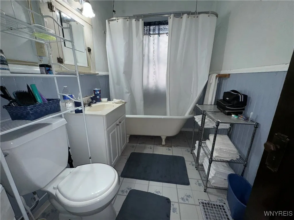 102 Pomona Place, Buffalo, New York 14210, Buffalo, New York 14210, 4 Bedrooms Bedrooms, 8 Rooms Rooms,1 BathroomBathrooms,Residential,For Sale,102 Pomona Place, Buffalo, New York 14210,B1626563
