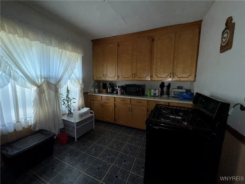 102 Pomona Place, Buffalo, New York 14210, Buffalo, New York 14210, 4 Bedrooms Bedrooms, 8 Rooms Rooms,1 BathroomBathrooms,Residential,For Sale,102 Pomona Place, Buffalo, New York 14210,B1626563