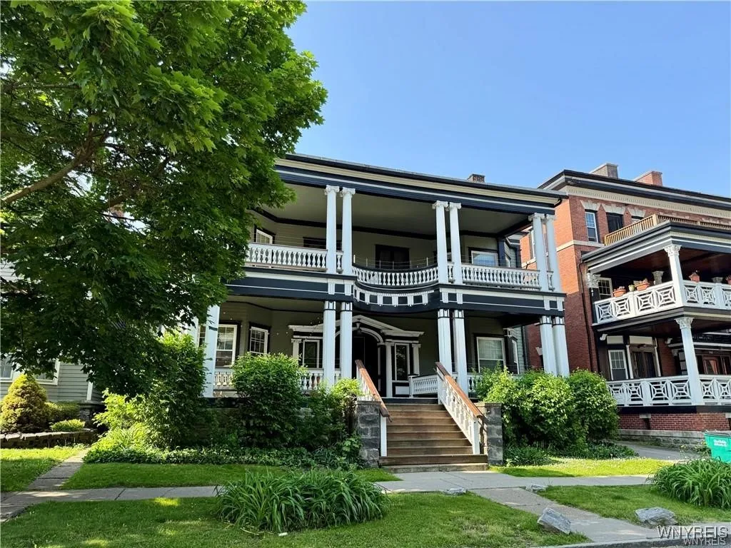 242 Bryant Street 3a, Buffalo, New York 14222, Buffalo, New York 14222, 2 Bedrooms Bedrooms, 6 Rooms Rooms,1 BathroomBathrooms,Residential Lease,For Rent,242 Bryant Street 3a, Buffalo, New York 14222,B1626930