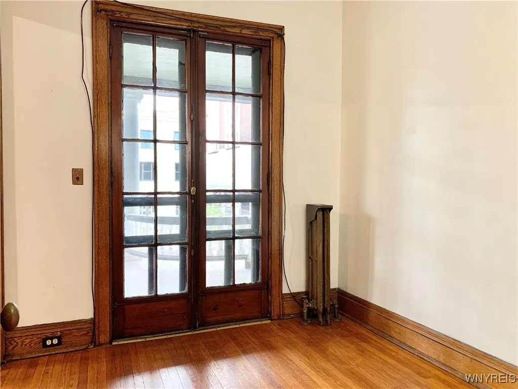 242 Bryant Street 3a, Buffalo, New York 14222, Buffalo, New York 14222, 2 Bedrooms Bedrooms, 6 Rooms Rooms,1 BathroomBathrooms,Residential Lease,For Rent,242 Bryant Street 3a, Buffalo, New York 14222,B1626930