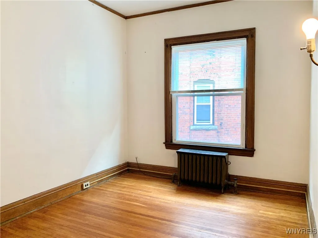 242 Bryant Street 3a, Buffalo, New York 14222, Buffalo, New York 14222, 2 Bedrooms Bedrooms, 6 Rooms Rooms,1 BathroomBathrooms,Residential Lease,For Rent,242 Bryant Street 3a, Buffalo, New York 14222,B1626930