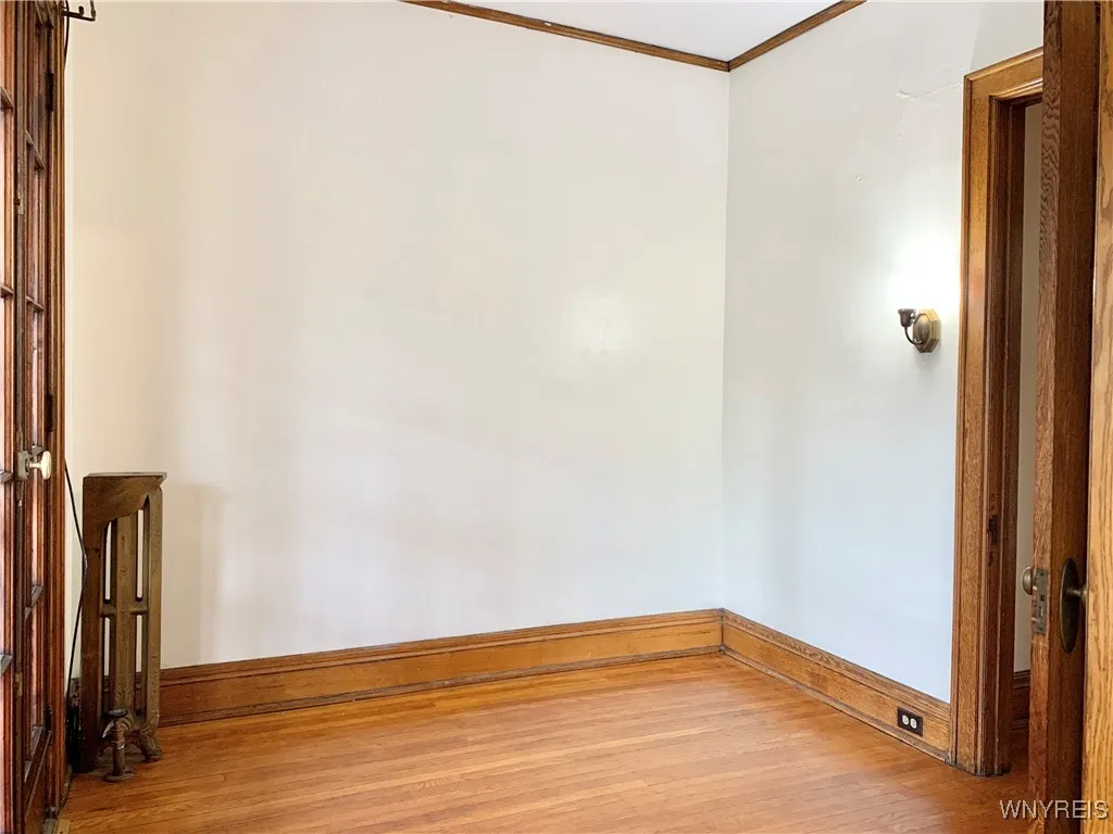 242 Bryant Street 3a, Buffalo, New York 14222, Buffalo, New York 14222, 2 Bedrooms Bedrooms, 6 Rooms Rooms,1 BathroomBathrooms,Residential Lease,For Rent,242 Bryant Street 3a, Buffalo, New York 14222,B1626930