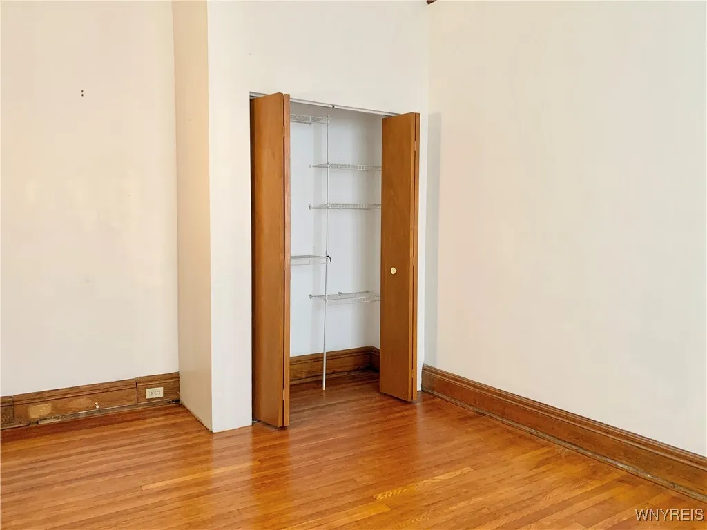 242 Bryant Street 3a, Buffalo, New York 14222, Buffalo, New York 14222, 2 Bedrooms Bedrooms, 6 Rooms Rooms,1 BathroomBathrooms,Residential Lease,For Rent,242 Bryant Street 3a, Buffalo, New York 14222,B1626930