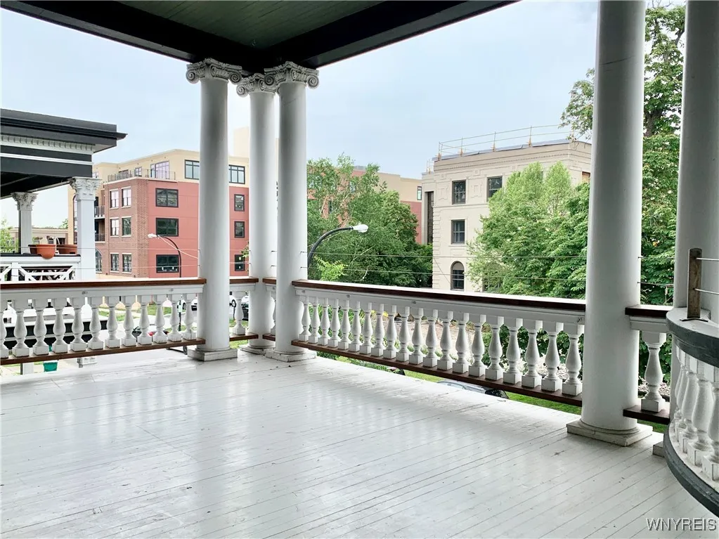 242 Bryant Street 3a, Buffalo, New York 14222, Buffalo, New York 14222, 2 Bedrooms Bedrooms, 6 Rooms Rooms,1 BathroomBathrooms,Residential Lease,For Rent,242 Bryant Street 3a, Buffalo, New York 14222,B1626930