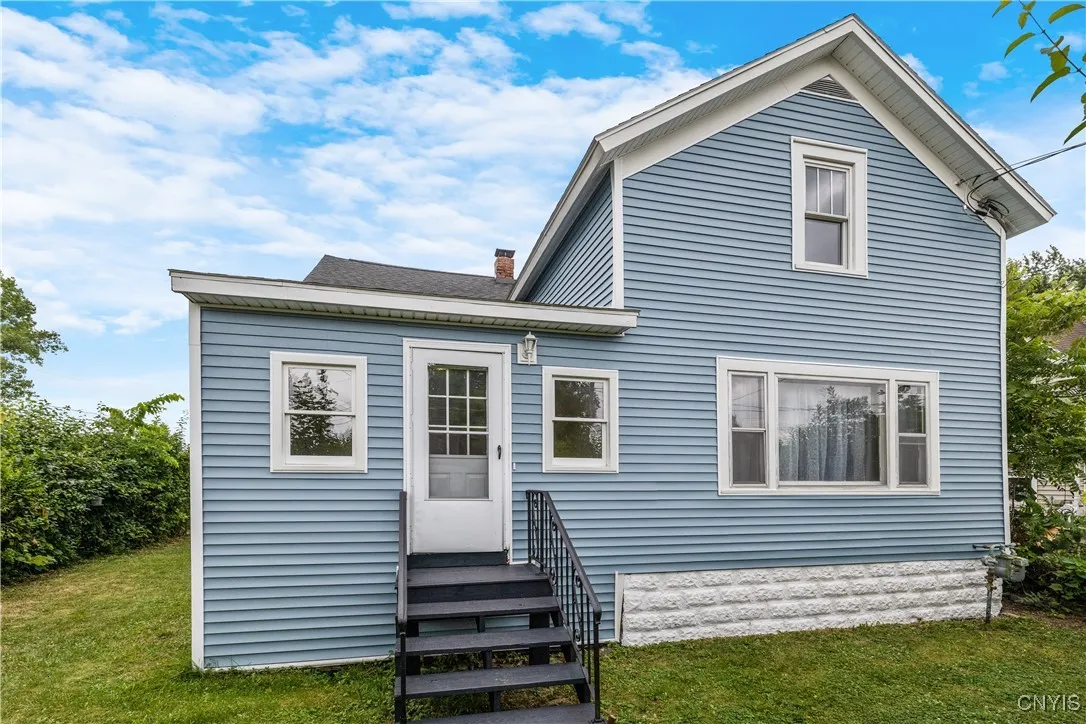 201 West 2nd Street, Dewitt, New York 13057, De Witt, New York 13057, 4 Bedrooms Bedrooms, 12 Rooms Rooms,2 BathroomsBathrooms,Residential,Closed,201 West 2nd Street, Dewitt, New York 13057,0,S1622348