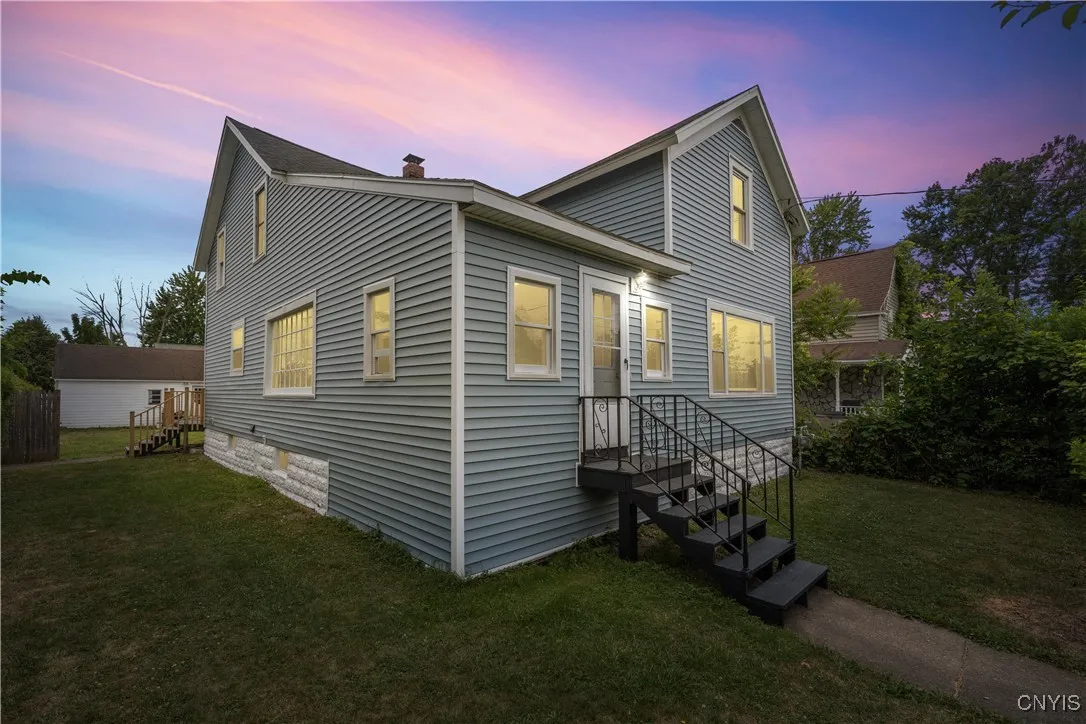 201 West 2nd Street, Dewitt, New York 13057, De Witt, New York 13057, 4 Bedrooms Bedrooms, 12 Rooms Rooms,2 BathroomsBathrooms,Residential,Closed,201 West 2nd Street, Dewitt, New York 13057,0,S1622348