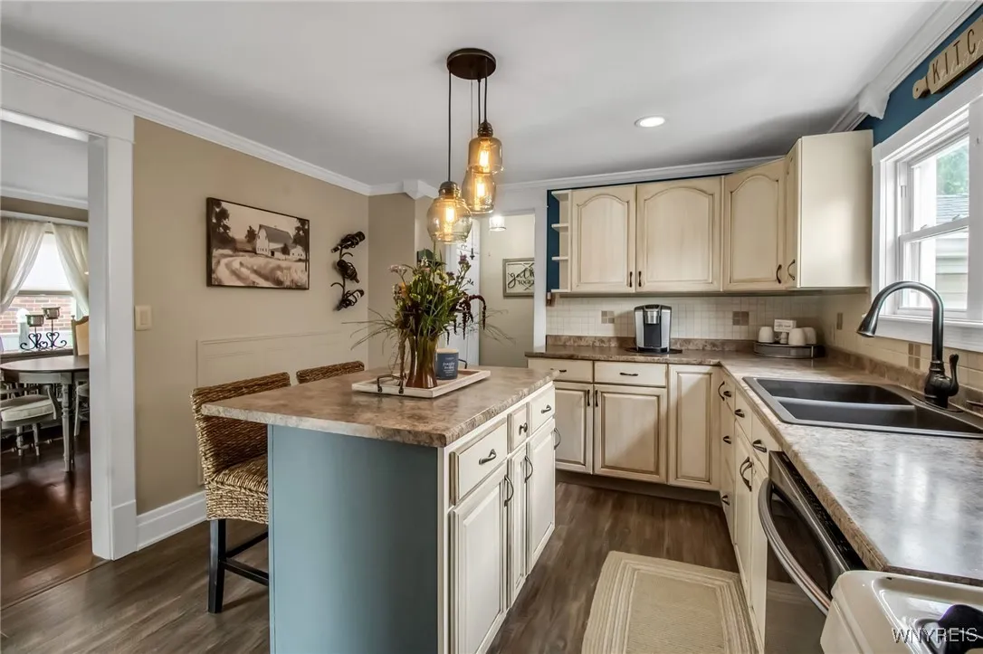 116 Madison Avenue, Hamburg, New York 14219, Hamburg, New York 14219, 3 Bedrooms Bedrooms, 11 Rooms Rooms,2 BathroomsBathrooms,Residential,Closed,116 Madison Avenue, Hamburg, New York 14219,0,B1627135