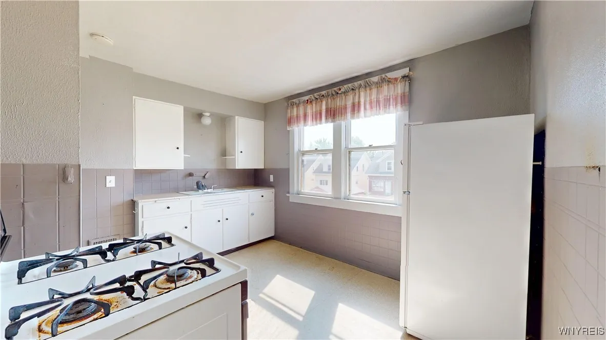 79 Eaglewood Avenue, Buffalo, New York 14220, Buffalo, New York 14220, 3 Bedrooms Bedrooms, ,2 BathroomsBathrooms,Residential,For Sale,79 Eaglewood Avenue, Buffalo, New York 14220,B1626106