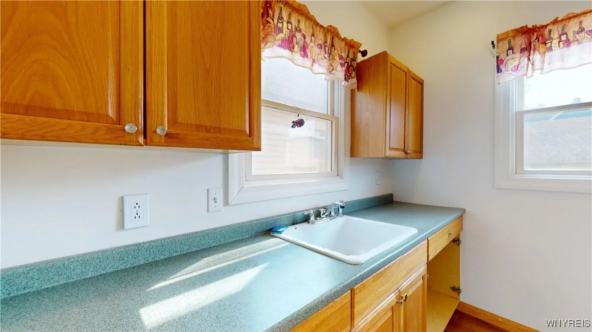 79 Eaglewood Avenue, Buffalo, New York 14220, Buffalo, New York 14220, 3 Bedrooms Bedrooms, ,2 BathroomsBathrooms,Residential,For Sale,79 Eaglewood Avenue, Buffalo, New York 14220,B1626106