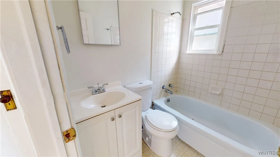 79 Eaglewood Avenue, Buffalo, New York 14220, Buffalo, New York 14220, 3 Bedrooms Bedrooms, ,2 BathroomsBathrooms,Residential,For Sale,79 Eaglewood Avenue, Buffalo, New York 14220,B1626106