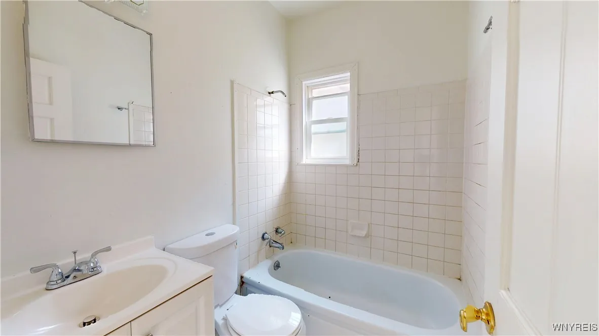79 Eaglewood Avenue, Buffalo, New York 14220, Buffalo, New York 14220, 3 Bedrooms Bedrooms, ,2 BathroomsBathrooms,Residential,For Sale,79 Eaglewood Avenue, Buffalo, New York 14220,B1626106