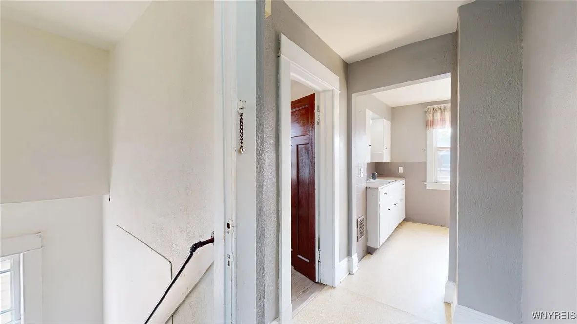 79 Eaglewood Avenue, Buffalo, New York 14220, Buffalo, New York 14220, 3 Bedrooms Bedrooms, ,2 BathroomsBathrooms,Residential,For Sale,79 Eaglewood Avenue, Buffalo, New York 14220,B1626106