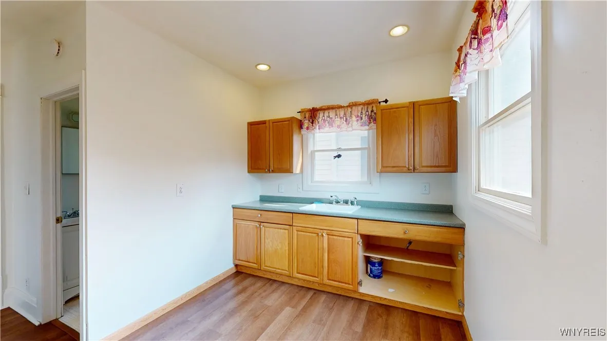 79 Eaglewood Avenue, Buffalo, New York 14220, Buffalo, New York 14220, 3 Bedrooms Bedrooms, ,2 BathroomsBathrooms,Residential,For Sale,79 Eaglewood Avenue, Buffalo, New York 14220,B1626106