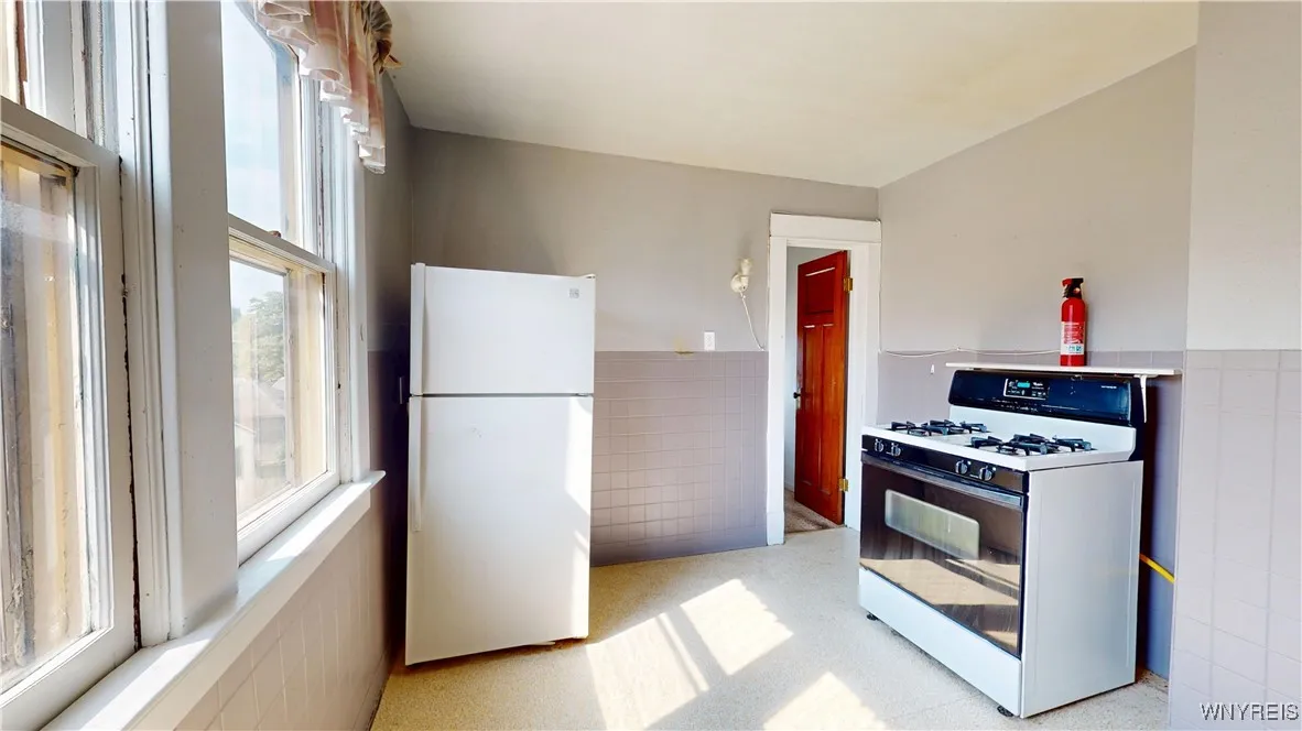 79 Eaglewood Avenue, Buffalo, New York 14220, Buffalo, New York 14220, 3 Bedrooms Bedrooms, ,2 BathroomsBathrooms,Residential,For Sale,79 Eaglewood Avenue, Buffalo, New York 14220,B1626106