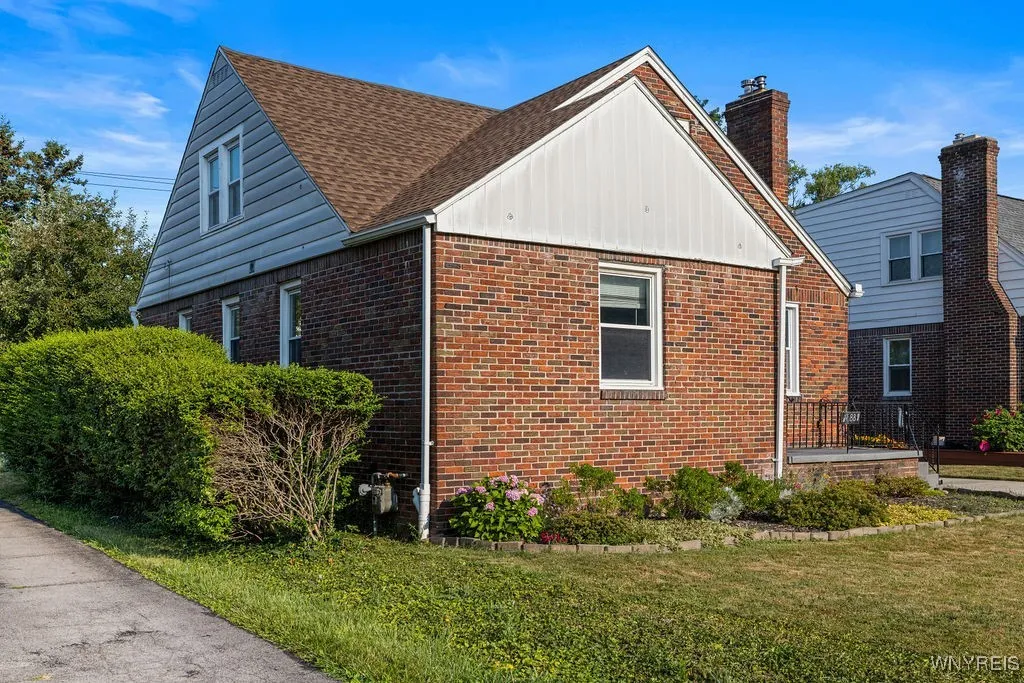 88 Mapleview Road, Cheektowaga, New York 14225, Cheektowaga, New York 14225, 4 Bedrooms Bedrooms, 8 Rooms Rooms,1 BathroomBathrooms,Residential,Closed,88 Mapleview Road, Cheektowaga, New York 14225,0,B1626335