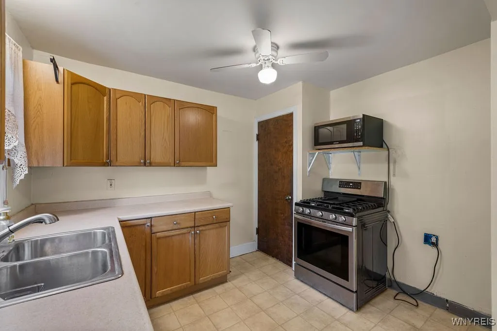 88 Mapleview Road, Cheektowaga, New York 14225, Cheektowaga, New York 14225, 4 Bedrooms Bedrooms, 8 Rooms Rooms,1 BathroomBathrooms,Residential,Closed,88 Mapleview Road, Cheektowaga, New York 14225,0,B1626335