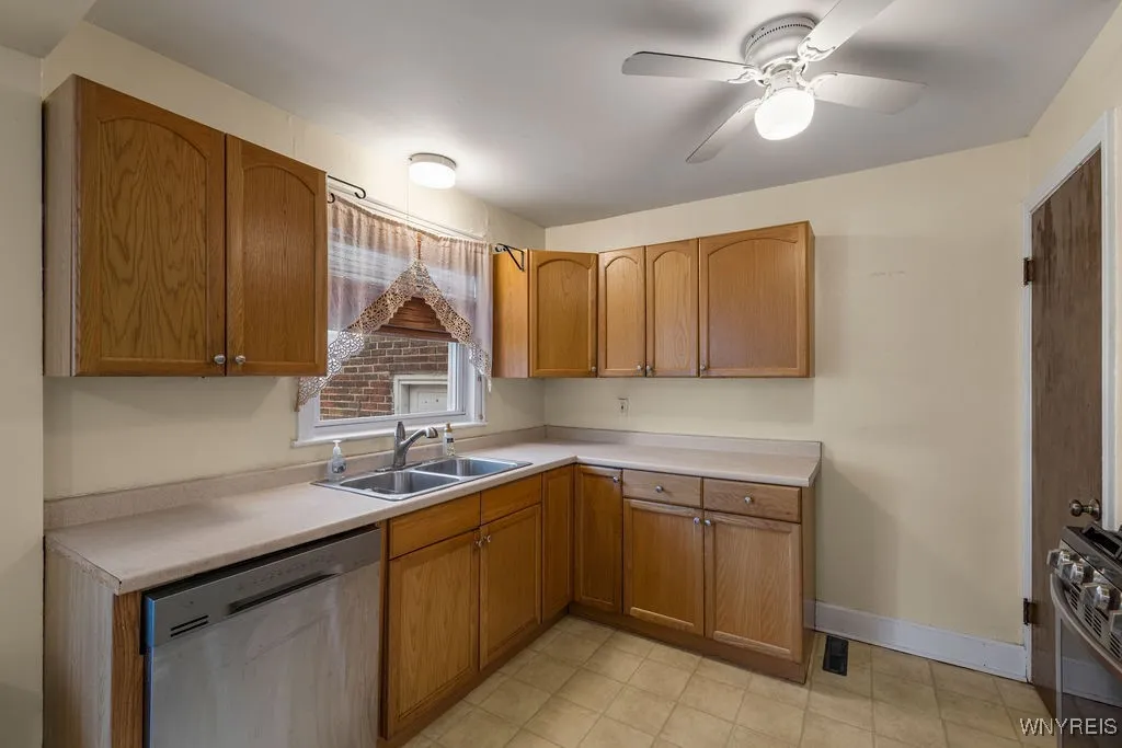 88 Mapleview Road, Cheektowaga, New York 14225, Cheektowaga, New York 14225, 4 Bedrooms Bedrooms, 8 Rooms Rooms,1 BathroomBathrooms,Residential,Closed,88 Mapleview Road, Cheektowaga, New York 14225,0,B1626335