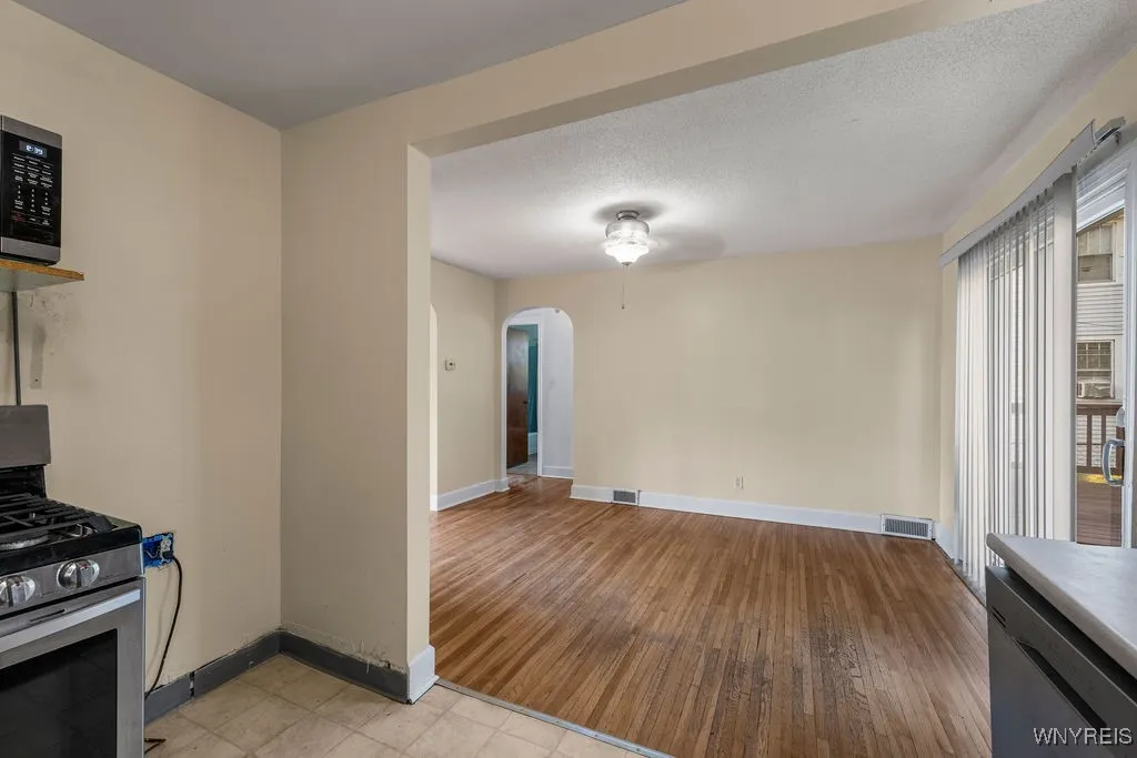 88 Mapleview Road, Cheektowaga, New York 14225, Cheektowaga, New York 14225, 4 Bedrooms Bedrooms, 8 Rooms Rooms,1 BathroomBathrooms,Residential,Closed,88 Mapleview Road, Cheektowaga, New York 14225,0,B1626335