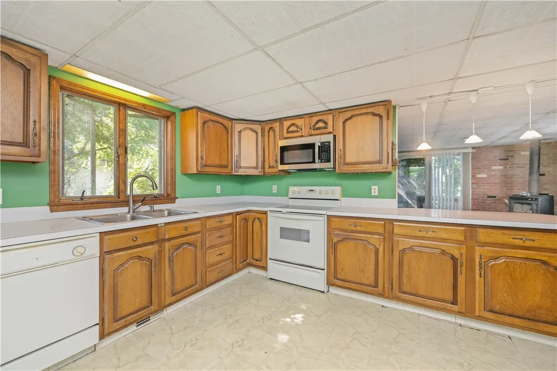 12 Barker Street, Seneca Falls, New York 13148, Seneca Falls, New York 13148, 3 Bedrooms Bedrooms, 7 Rooms Rooms,1 BathroomBathrooms,Residential,Closed,12 Barker Street, Seneca Falls, New York 13148,0,R1626510