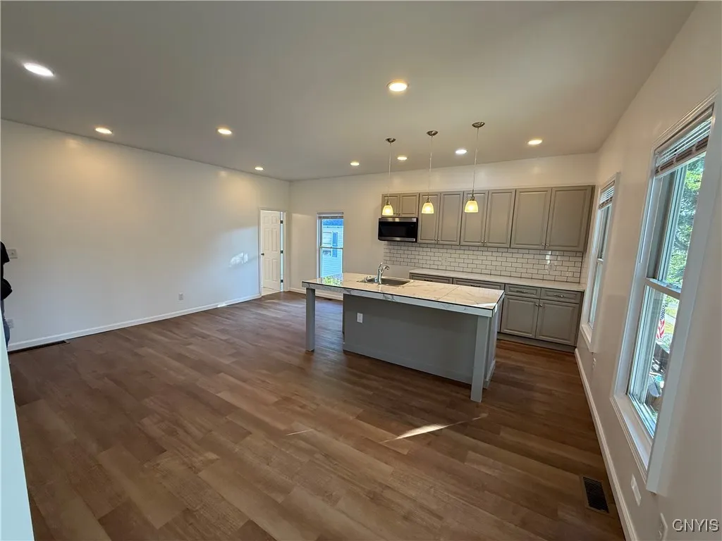 312 East Broadway 2, Fulton, New York 13069, Fulton, New York 13069, 2 Bedrooms Bedrooms, 4 Rooms Rooms,1 BathroomBathrooms,Residential Lease,For Rent,312 East Broadway 2, Fulton, New York 13069,S1626071