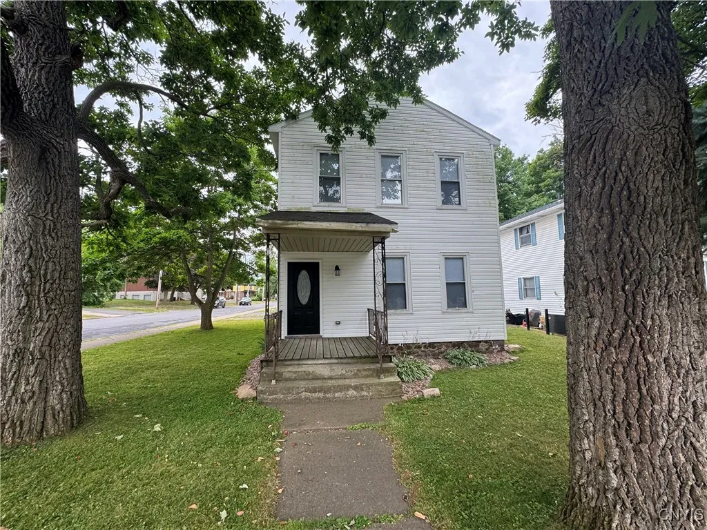 312 East Broadway 2, Fulton, New York 13069, Fulton, New York 13069, 2 Bedrooms Bedrooms, 4 Rooms Rooms,1 BathroomBathrooms,Residential Lease,For Rent,312 East Broadway 2, Fulton, New York 13069,S1626071
