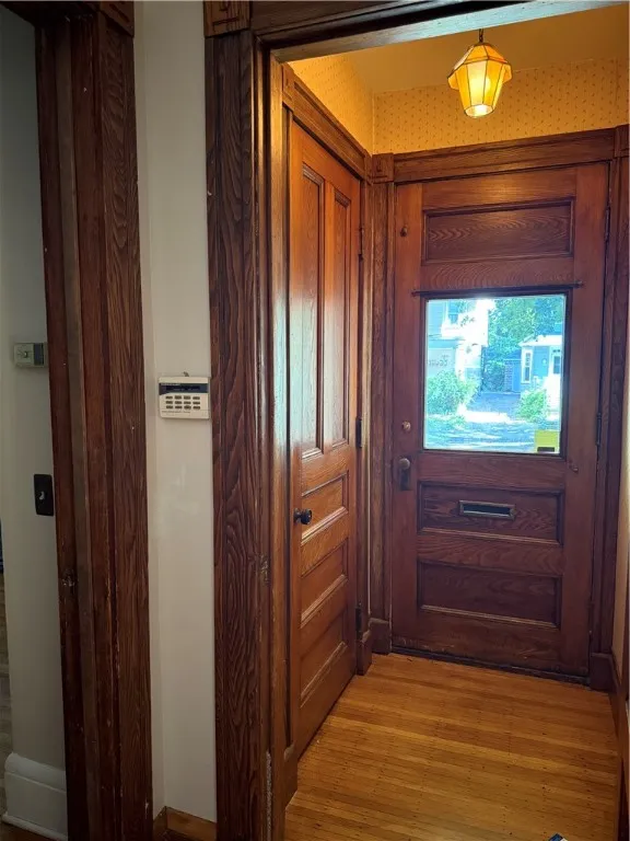 21 Thayer Street 2, Rochester, New York 14607, Rochester, New York 14607, 3 Bedrooms Bedrooms, 7 Rooms Rooms,1 BathroomBathrooms,Residential Lease,For Rent,21 Thayer Street 2, Rochester, New York 14607,R1626965