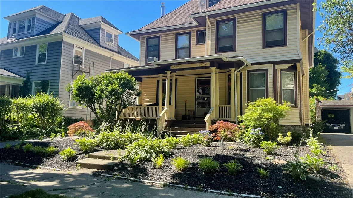 21 Thayer Street 2, Rochester, New York 14607, Rochester, New York 14607, 3 Bedrooms Bedrooms, 7 Rooms Rooms,1 BathroomBathrooms,Residential Lease,For Rent,21 Thayer Street 2, Rochester, New York 14607,R1626965