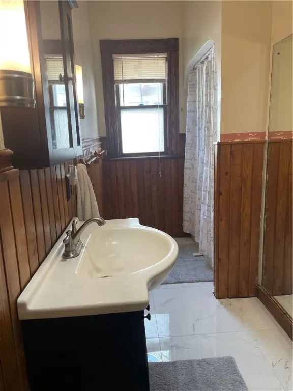 21 Thayer Street 2, Rochester, New York 14607, Rochester, New York 14607, 3 Bedrooms Bedrooms, 7 Rooms Rooms,1 BathroomBathrooms,Residential Lease,For Rent,21 Thayer Street 2, Rochester, New York 14607,R1626965