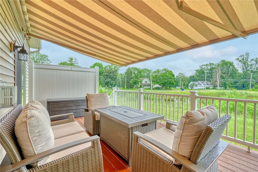 14 Harbour Oaks, Gates, New York 14624, Gates, New York 14624, 3 Bedrooms Bedrooms, 7 Rooms Rooms,2 BathroomsBathrooms,Residential,Closed,14 Harbour Oaks, Gates, New York 14624,0,R1622147