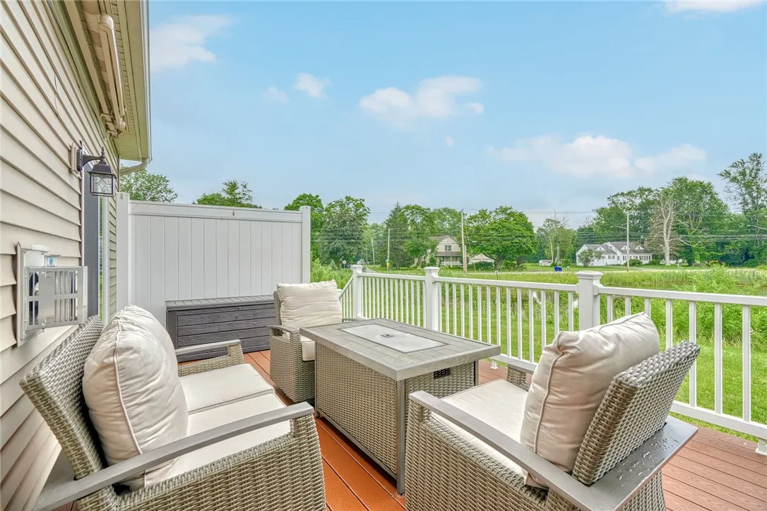 14 Harbour Oaks, Gates, New York 14624, Gates, New York 14624, 3 Bedrooms Bedrooms, 7 Rooms Rooms,2 BathroomsBathrooms,Residential,Closed,14 Harbour Oaks, Gates, New York 14624,0,R1622147