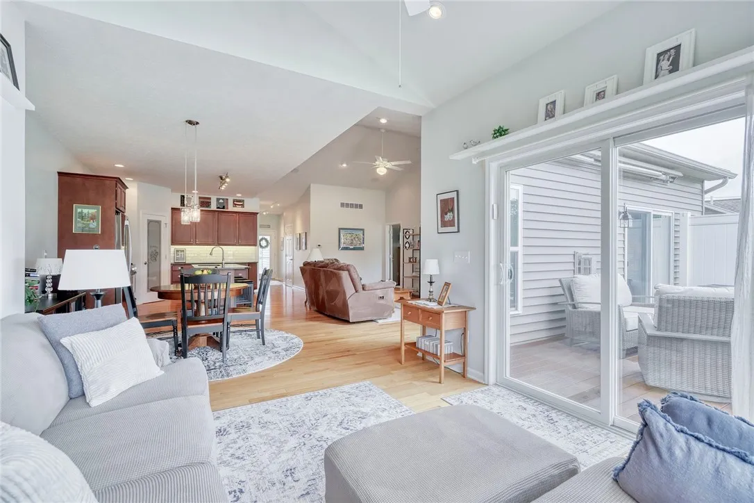 14 Harbour Oaks, Gates, New York 14624, Gates, New York 14624, 3 Bedrooms Bedrooms, 7 Rooms Rooms,2 BathroomsBathrooms,Residential,Closed,14 Harbour Oaks, Gates, New York 14624,0,R1622147